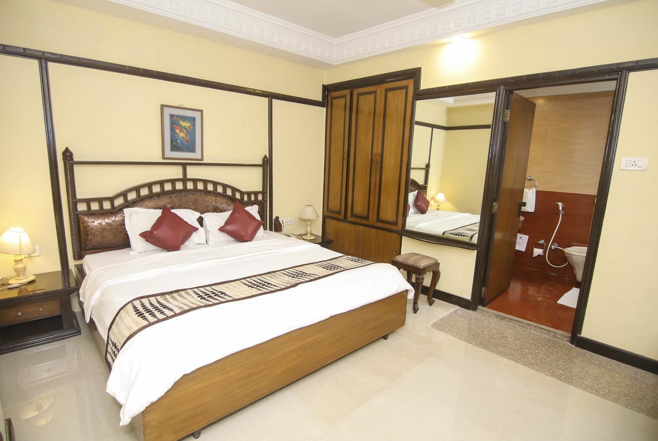 Lytton Hotel Kolkata Exterior photo